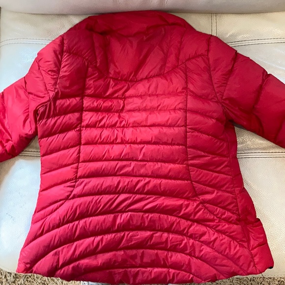 Halifax Traders red packable coat - Picture 3 of 4